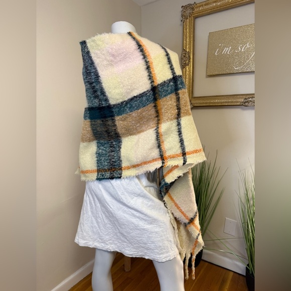 Plaid Fringe Scarf Wrap Large - Picture 3 of 3